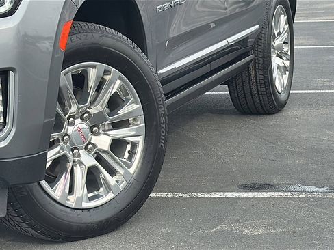 Used 2021 GMC Yukon Denali w/ LPO, Illumination Package image 3