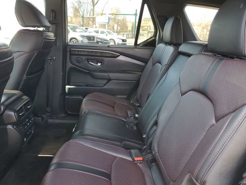 Used 2025 Honda Pilot Black Edition image 29