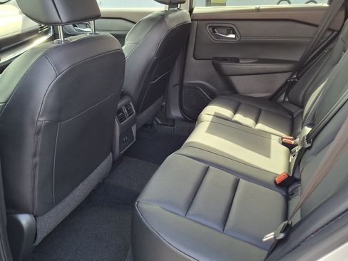 Used 2023 Nissan Rogue SV w/ SV Premium B Package FWD image 20