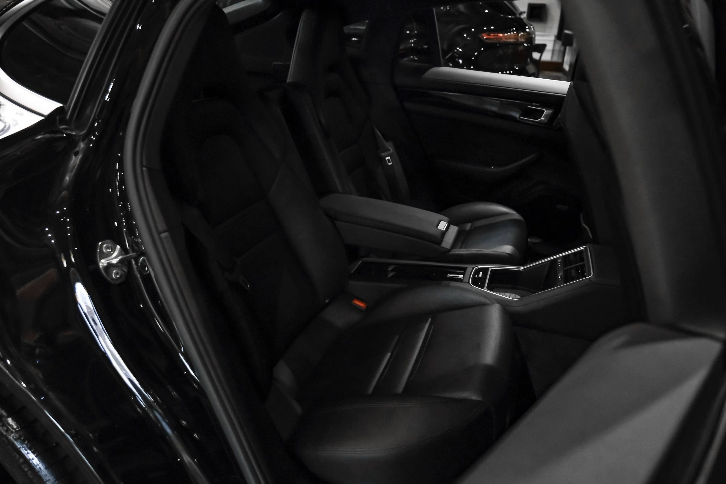 Used 2019 Porsche Panamera 4 AWD/4WD image 33