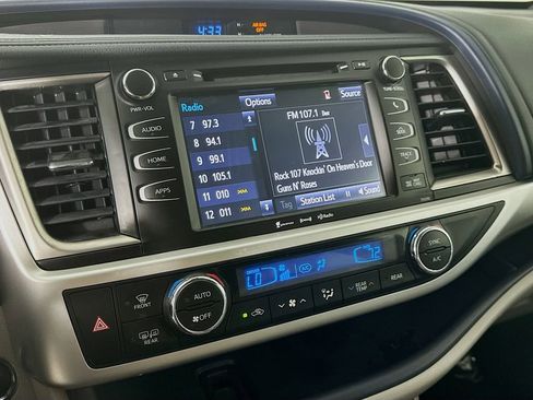Used 2019 Toyota Highlander XLE AWD/4WD image 15
