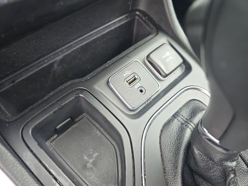 Used 2019 Jeep Cherokee Latitude Plus image 27