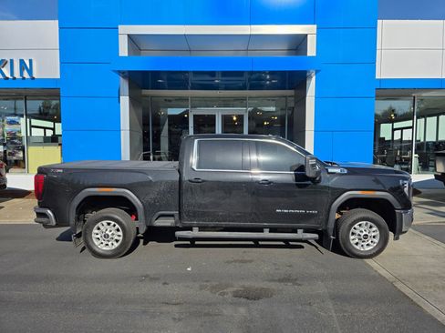 Used 2024 GMC Sierra 2500 SLE w/ SLE Convenience Package AWD/4WD image 4