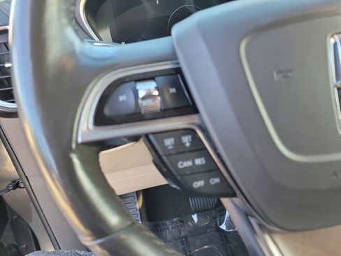 Used 2019 Lincoln Nautilus Select image 26