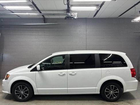 Used 2018 Dodge Grand Caravan SXT w/ Blacktop Package FWD image 31