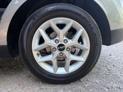 Used 2025 Kia Soul LX w/ LX Technology Package FWD image 28