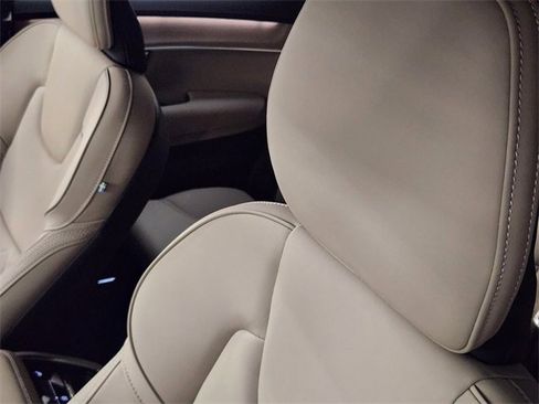 New 2026 Volvo XC90 B6 Plus w/ Protection Package Premier image 15