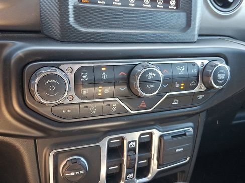 Used 2022 Jeep Wrangler Unlimited Sport AWD/4WD image 16