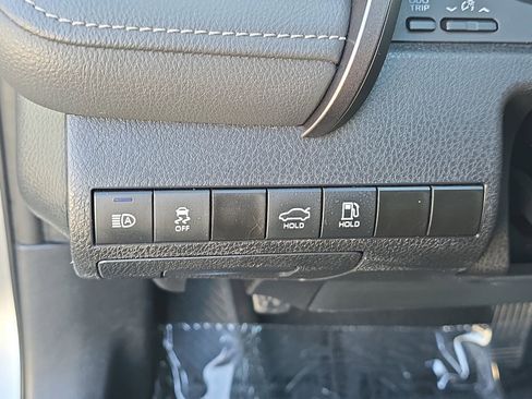 Used 2024 Toyota Camry SE image 32