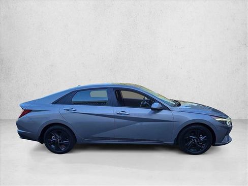 Used 2023 Hyundai Elantra SEL FWD image 4