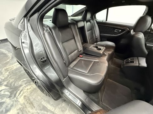 Used 2014 Ford Taurus SEL image 24