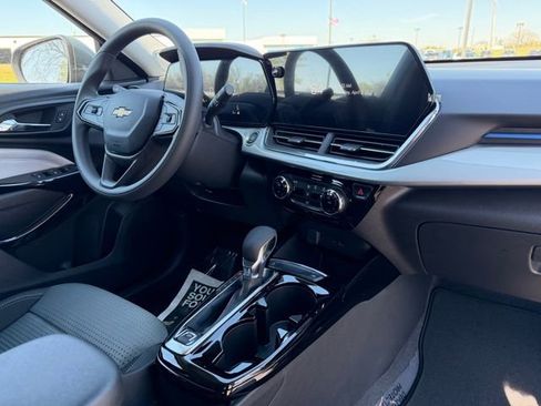 New 2026 Chevrolet Trax LT FWD image 10