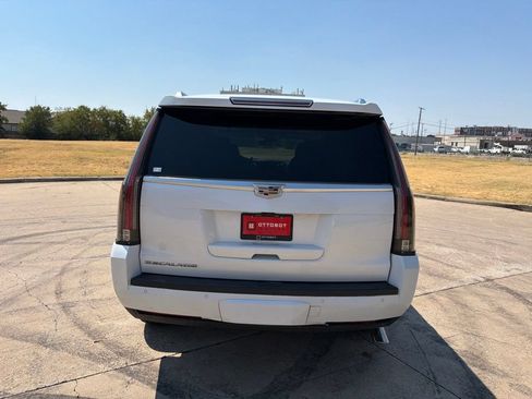 Used 2017 Cadillac Escalade Luxury RWD image 7