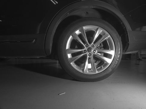 Used 2019 Ford Explorer XLT w/ Equipment Group 202A image 5