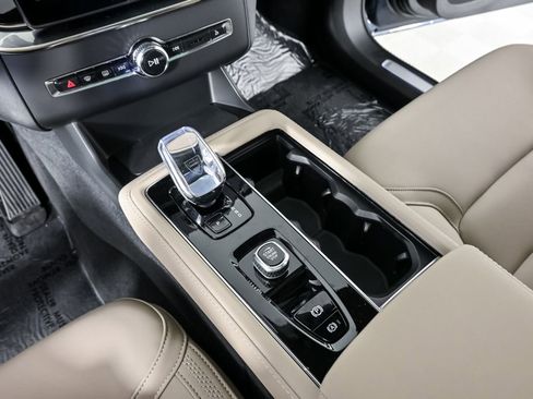 Certified 2026 Volvo XC90 B6 Plus w/ Protection Package Premier AWD/4WD image 18