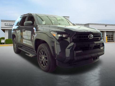 Used 2025 Toyota 4Runner SR5 AWD/4WD image 2