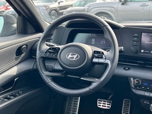 Used 2025 Hyundai Elantra Sport image 14