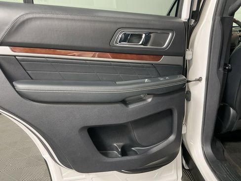 Used 2018 Ford Explorer Platinum image 24
