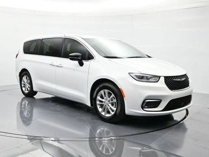 New 2026 Chrysler Pacifica Select