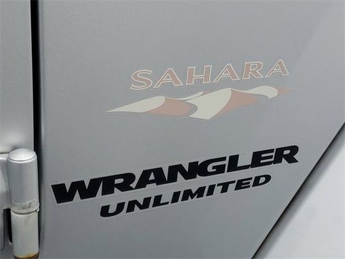 Used 2009 Jeep Wrangler Unlimited Sahara w/ Dual Top Group image 7