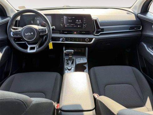 Used 2024 Kia Sportage LX image 2