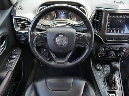 Used 2019 Jeep Cherokee Trailhawk w/ Comfort/Convenience Group AWD/4WD image 17