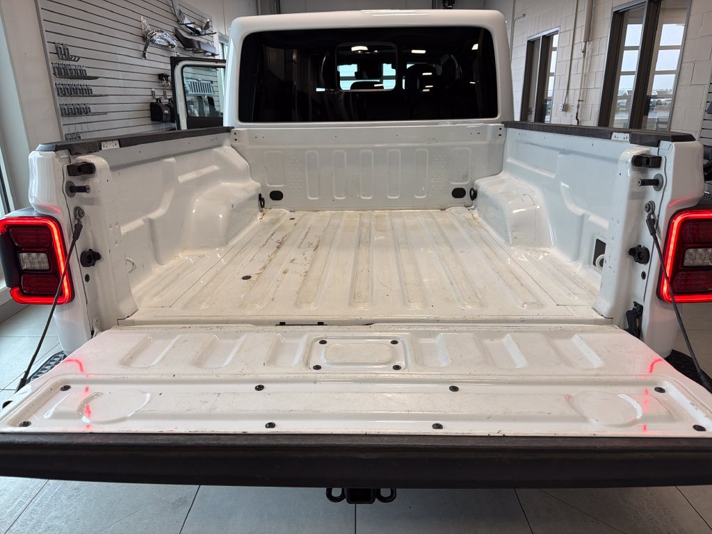 Used 2021 Jeep Gladiator Overland AWD/4WD image 18