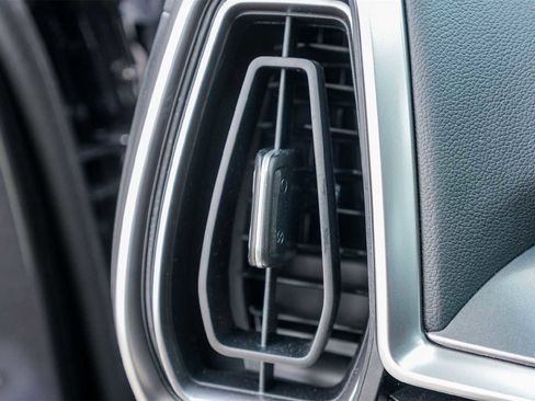 Used 2025 Kia Sorento EX image 28