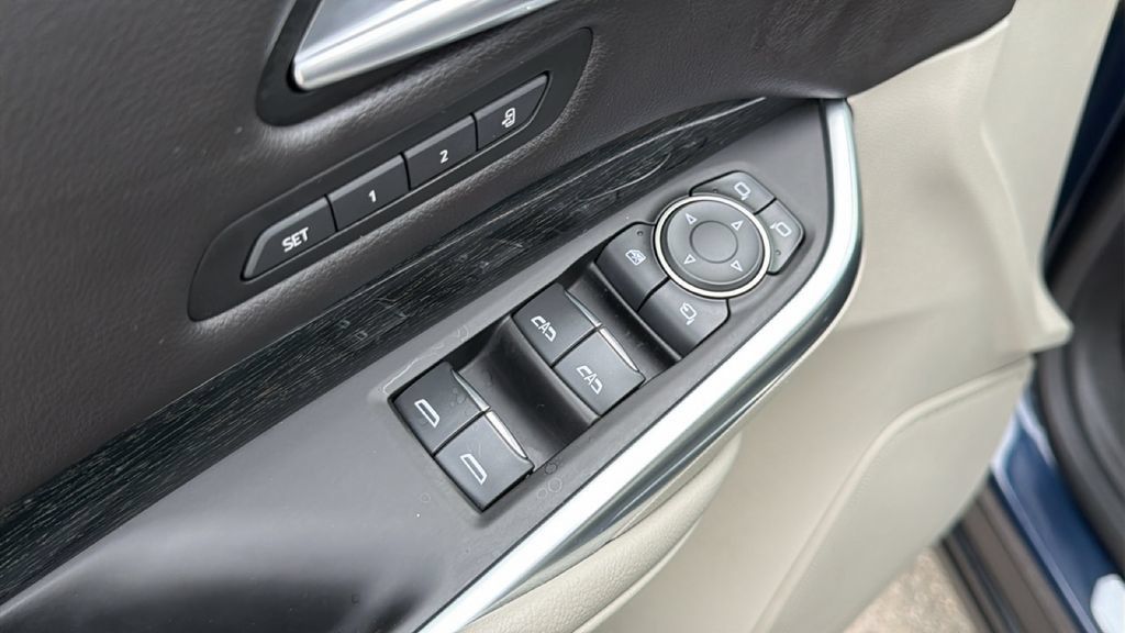 Used 2022 Cadillac XT4 Premium Luxury w/ Cold Weather Package FWD image 12