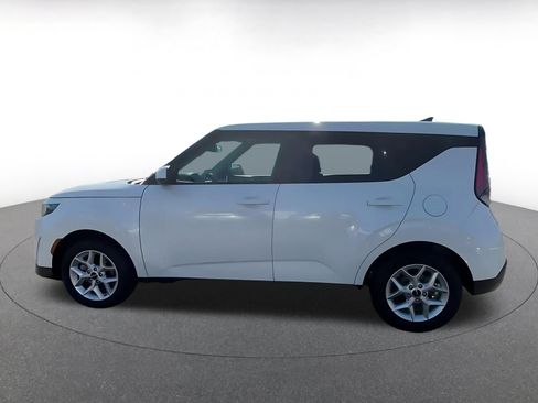 Used 2025 Kia Soul LX w/ LX Technology Package FWD image 9