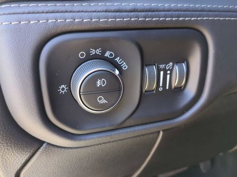 Used 2024 RAM 2500 Limited image 36