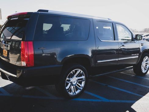 Used 2011 Cadillac Escalade ESV Platinum image 43