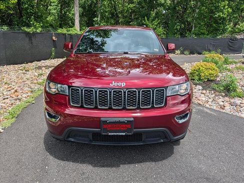 Used 2018 Jeep Grand Cherokee Laredo AWD/4WD image 8