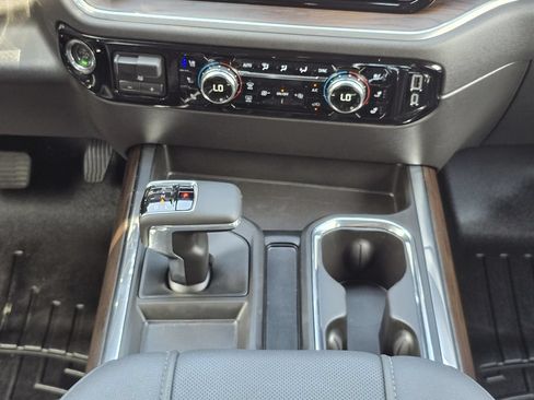 Used 2025 GMC Sierra 1500 SLT w/ SLT Premium Package AWD/4WD image 24