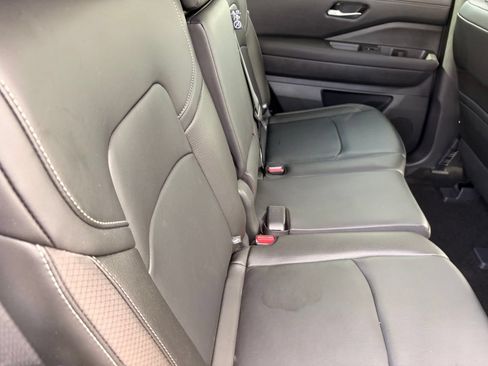 Certified 2025 Nissan Pathfinder SL FWD image 13