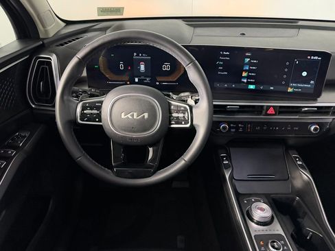 Used 2025 Kia Sorento EX AWD/4WD image 14