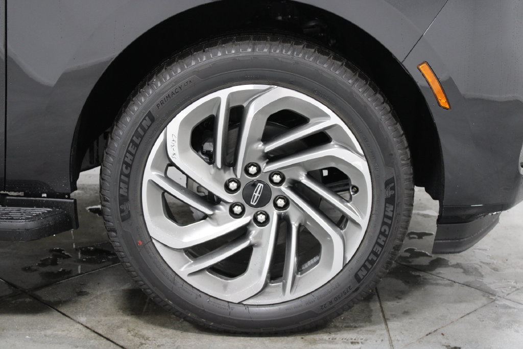 New 2026 Lincoln Navigator Premiere AWD/4WD image 13