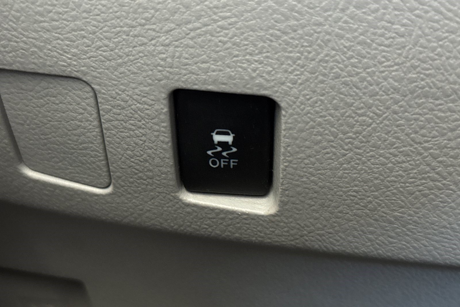 Used 2010 Toyota Camry LE FWD image 39