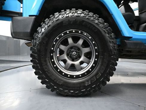 Used 2018 Jeep Wrangler Unlimited Sahara image 16