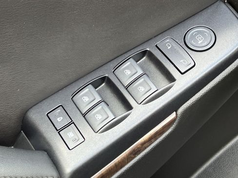 Used 2020 Chevrolet Suburban LS RWD image 20