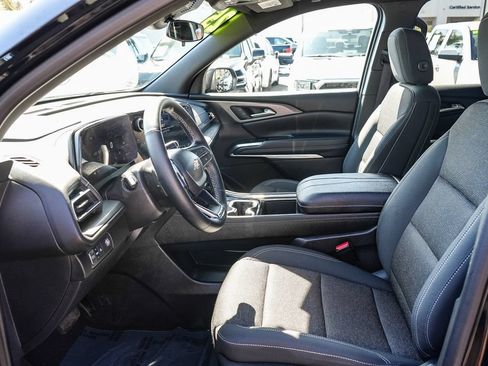 Used 2025 Chevrolet Traverse LT w/ Driver Confidence Package FWD image 16