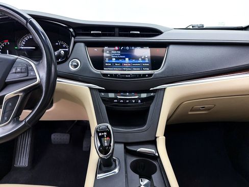 Used 2019 Cadillac XT5 Luxury FWD image 8