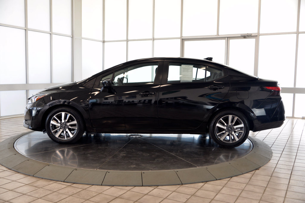 Used 2023 Nissan Versa SV FWD image 5