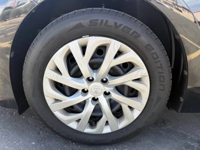 Used 2019 Toyota Corolla LE w/ Carpet Mat Package (TMS) FWD image 9