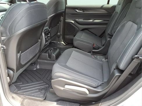 Used 2025 Jeep Grand Cherokee L Laredo w/ Luxury Tech Group I AWD/4WD image 16