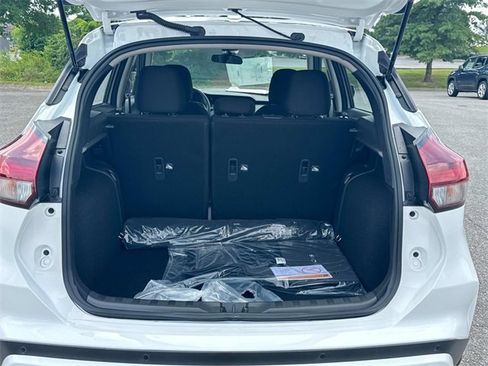 New 2025 Nissan Kicks Play S image 12