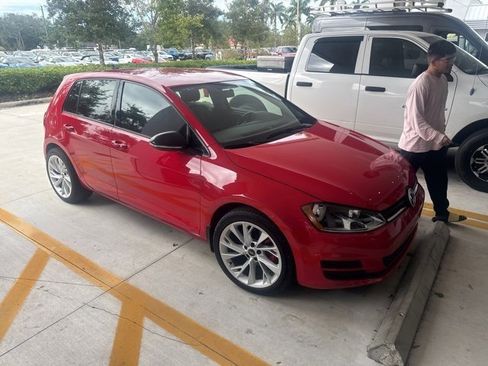Used 2015 Volkswagen Golf S image 2