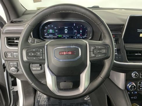 Used 2024 GMC Yukon XL SLT image 16