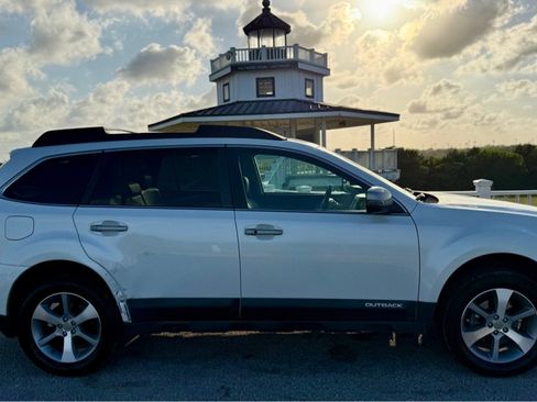 Used 2013 Subaru Outback 2.5i Limited AWD/4WD image 4