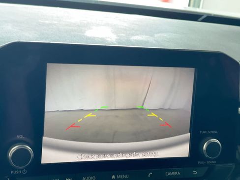 Used 2022 Nissan Pathfinder SV image 17